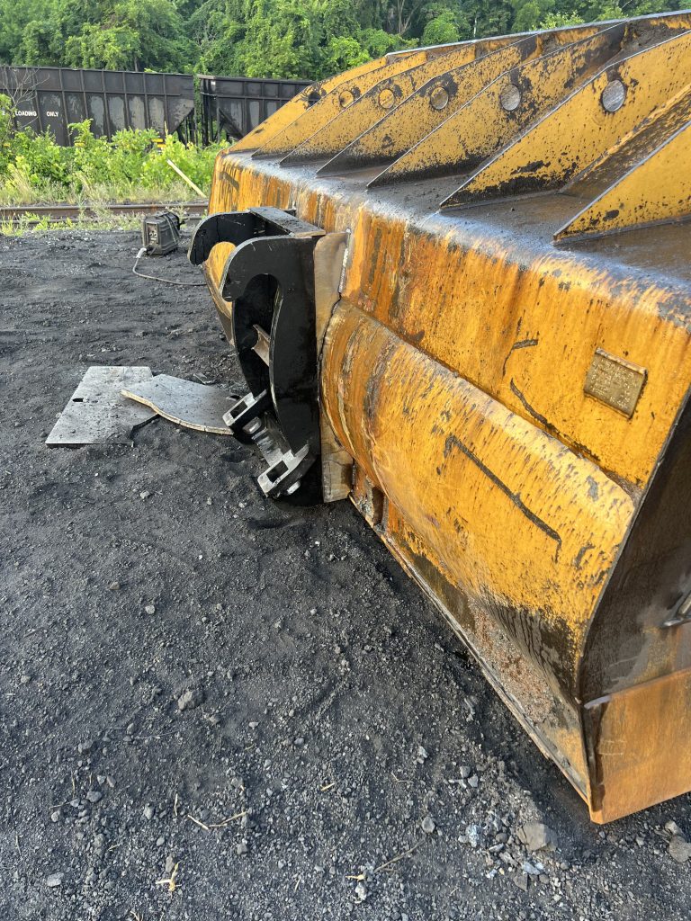 heavy machinery bucket welding repair